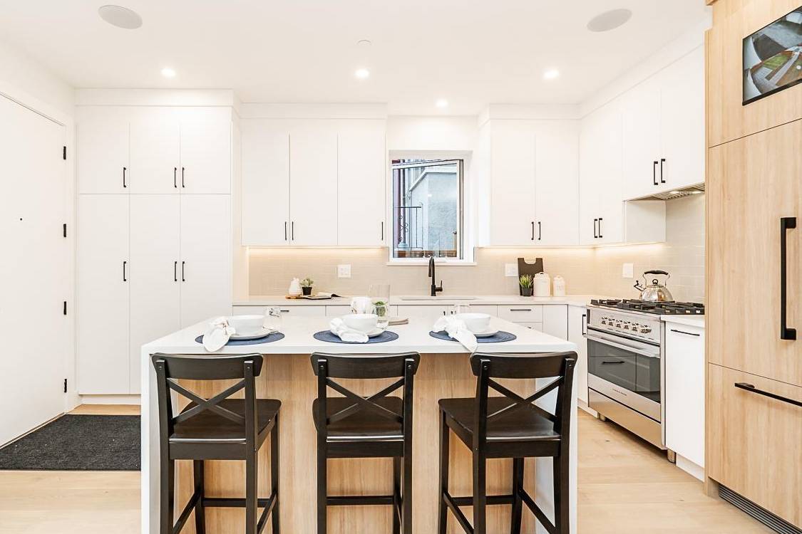 Modern modular duplex Vancouver — kitchen 1