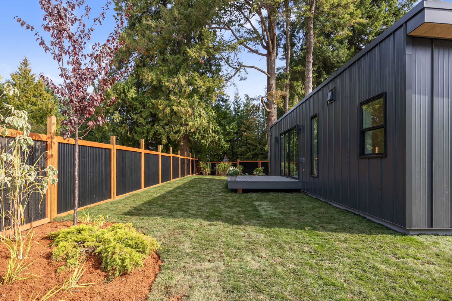 Modern prefab home Vancouver Island — exterior view 8