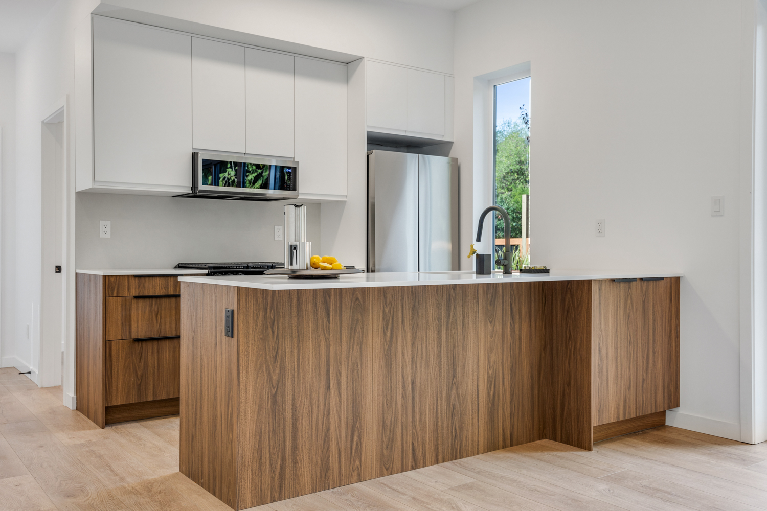 Modern prefab home Vancouver Island — kitchen 2